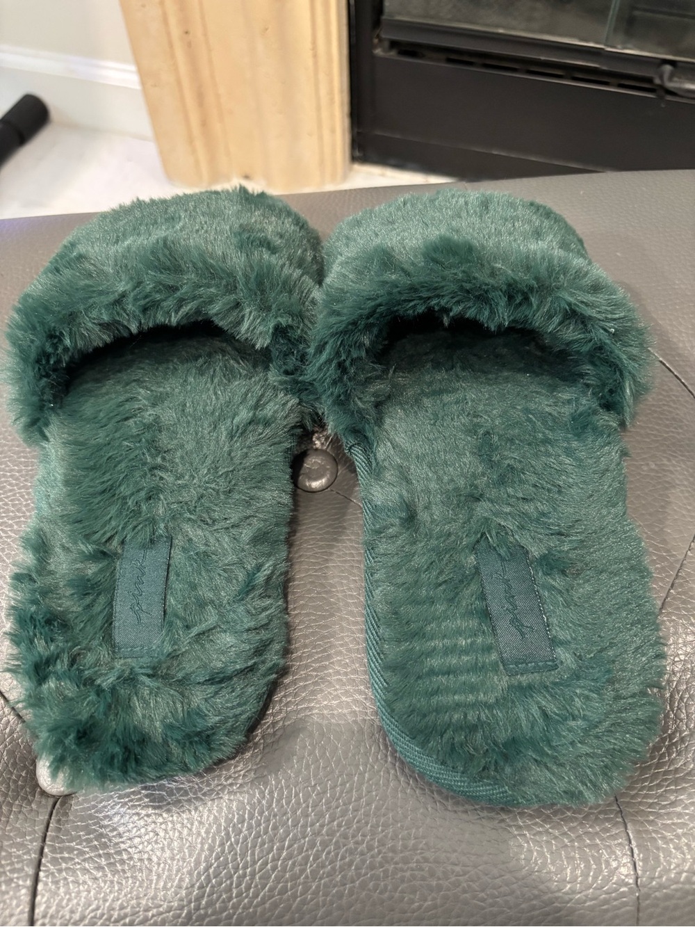 Victoria’s Secret Pink Plush Faux Fur Slide Slippers - Dark Green - Picture 4 of 6